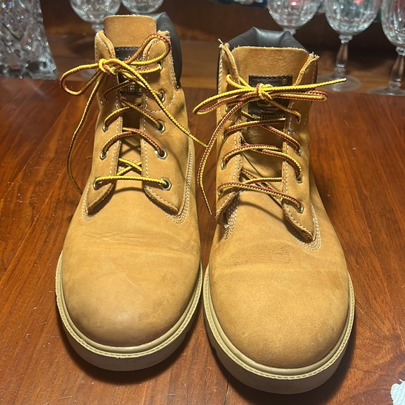 Timberland Women’s size 6 Waterproof boots - Picture 2 of 8